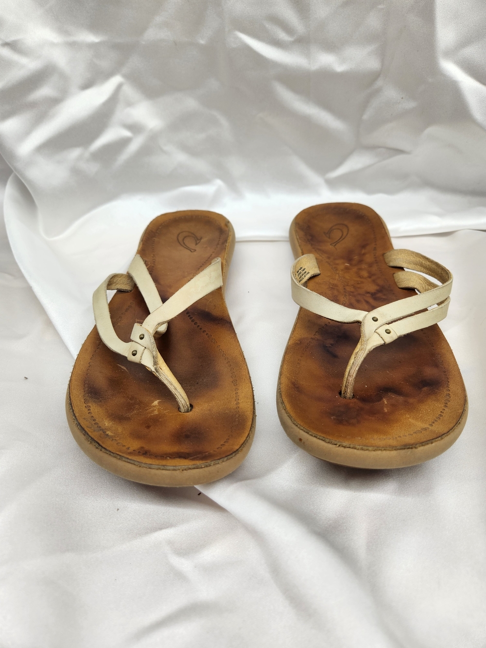 OluKai Women's Cream Leather Toe-Loop Sandals